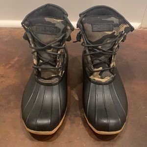 Sperry top-sider saltwater duck boots, lace up/side zipper, black/camo, size 9